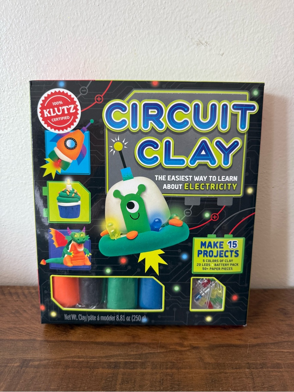 Klutz Circuit Clay STEM Kit - Green Modeling Clay - Picture 1 of 5